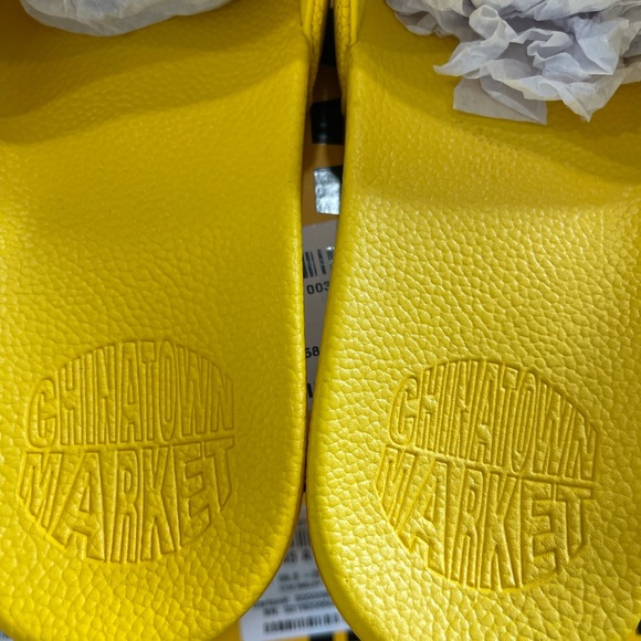 Chinatown Market Smiley BBall Slides - Picture 5 of 10